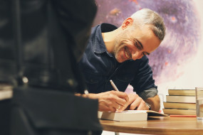 Opowieści o ludziach i miejscach – spotkanie autorskie z Jędrzejem Pasierskim