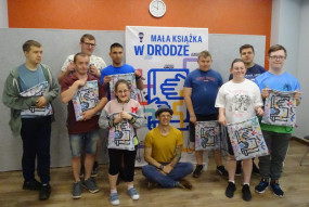 Akcja: Mała książka – wielki człowiek. Książka w drodze